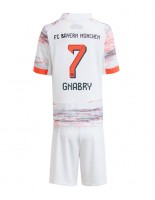 Otroške Nogometnih dresov Bayern Munich Serge Gnabry #7 Gostujoči 2025-26 Kratki rokavi (+ hlače)